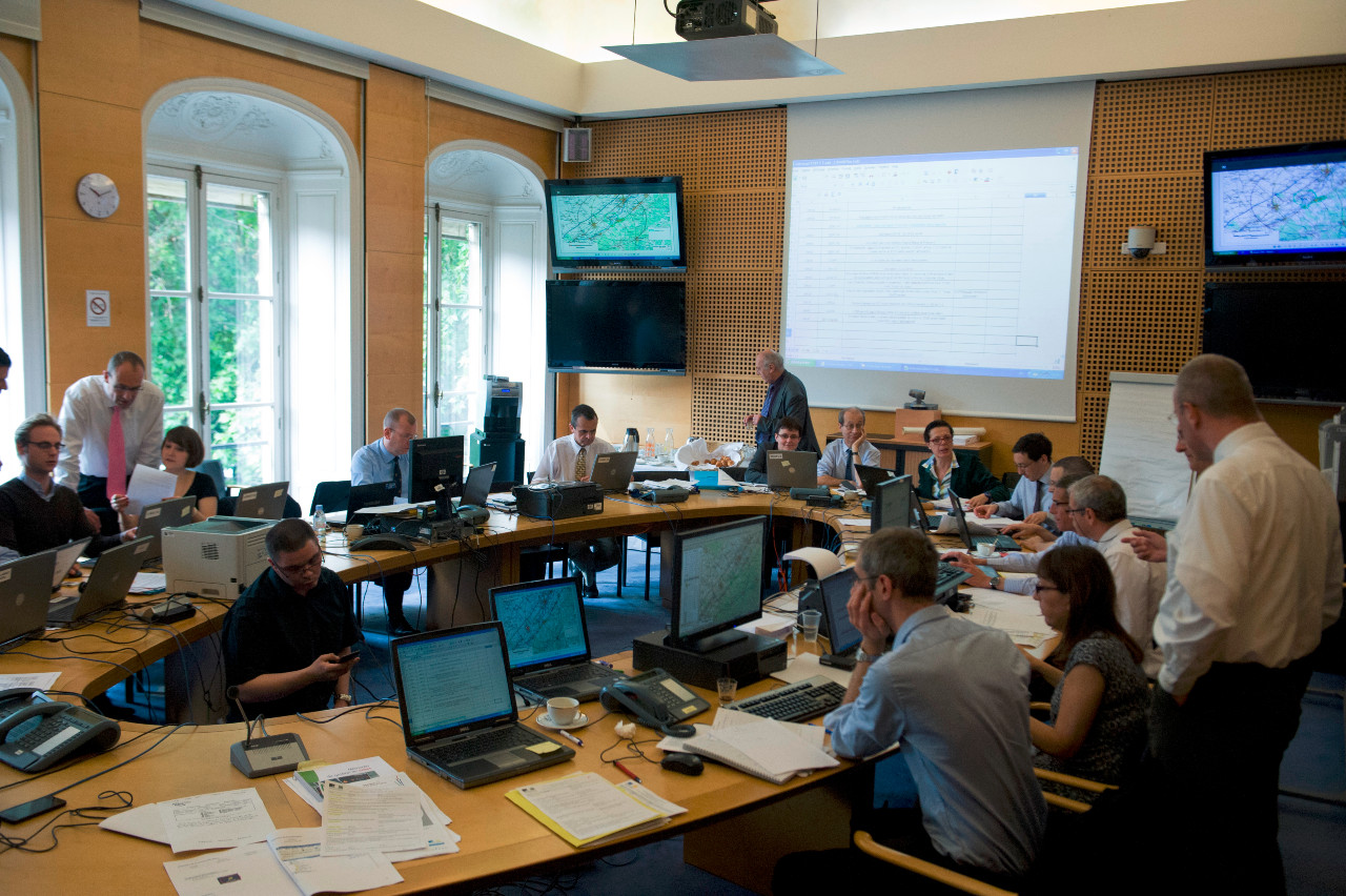 Photo prise lors d’une cellule de crise réunie à l’hôtel de Roquelaure (Ministère chargé de l’écologie).